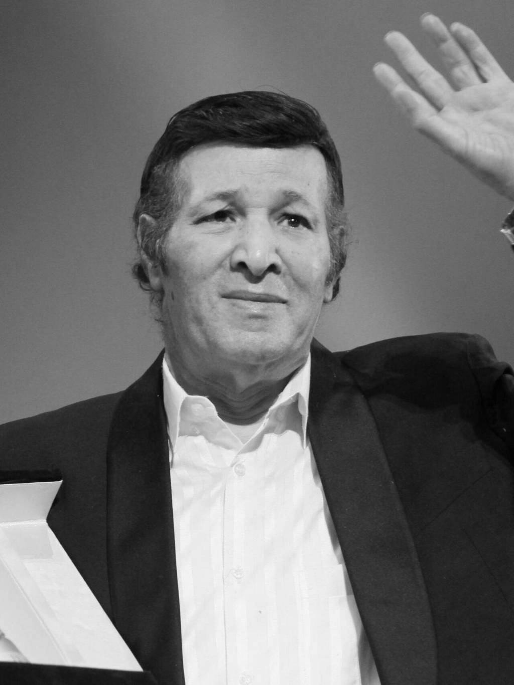 ابنة سعيد صالح تستغيث بعد طرد زوجها من عمله