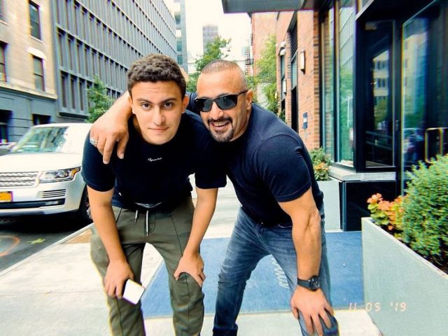 ياسين السقا مع والده
