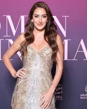 أمينة خليل تفاجئ الجمهور بالاحتفال بـ"ليلة حنّتها"