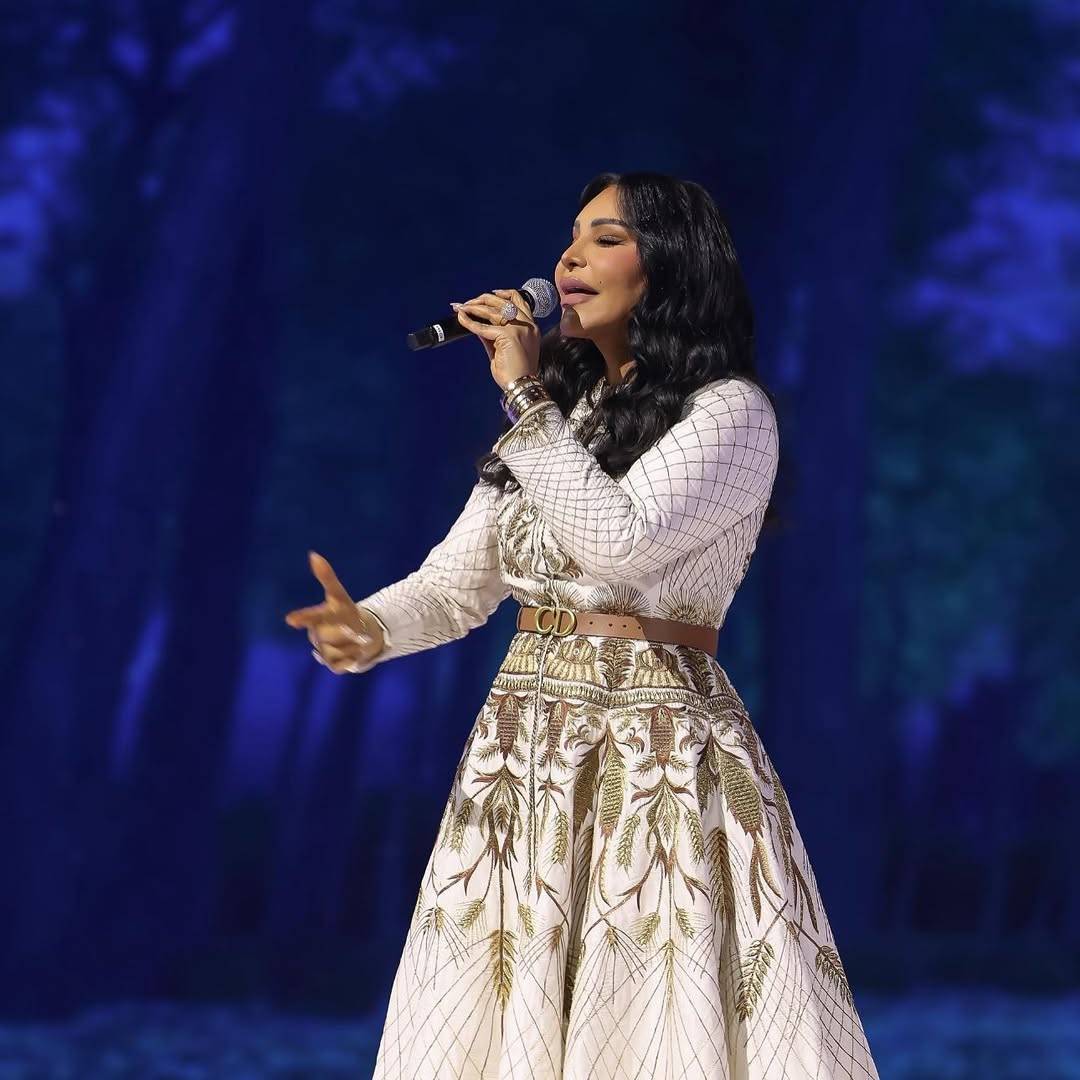 أحلام تردّ على سؤال غريب عن المال والجمهور يتفاعل