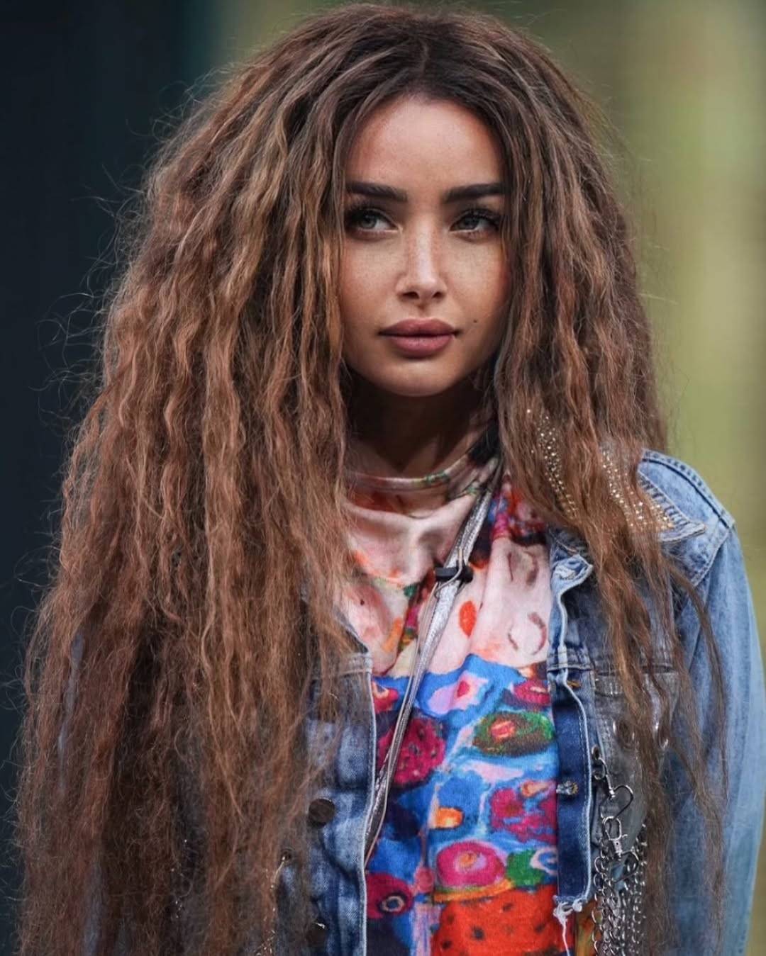 هنا الزاهد تعلّق على انتهاء عروض مسرحيتها مع كريم عبد العزيز