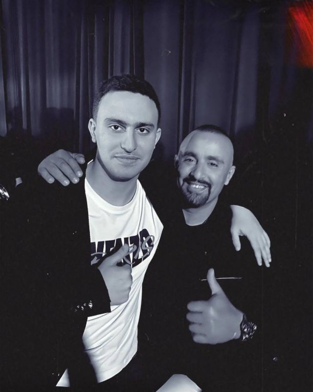 ياسين السقا مع والده