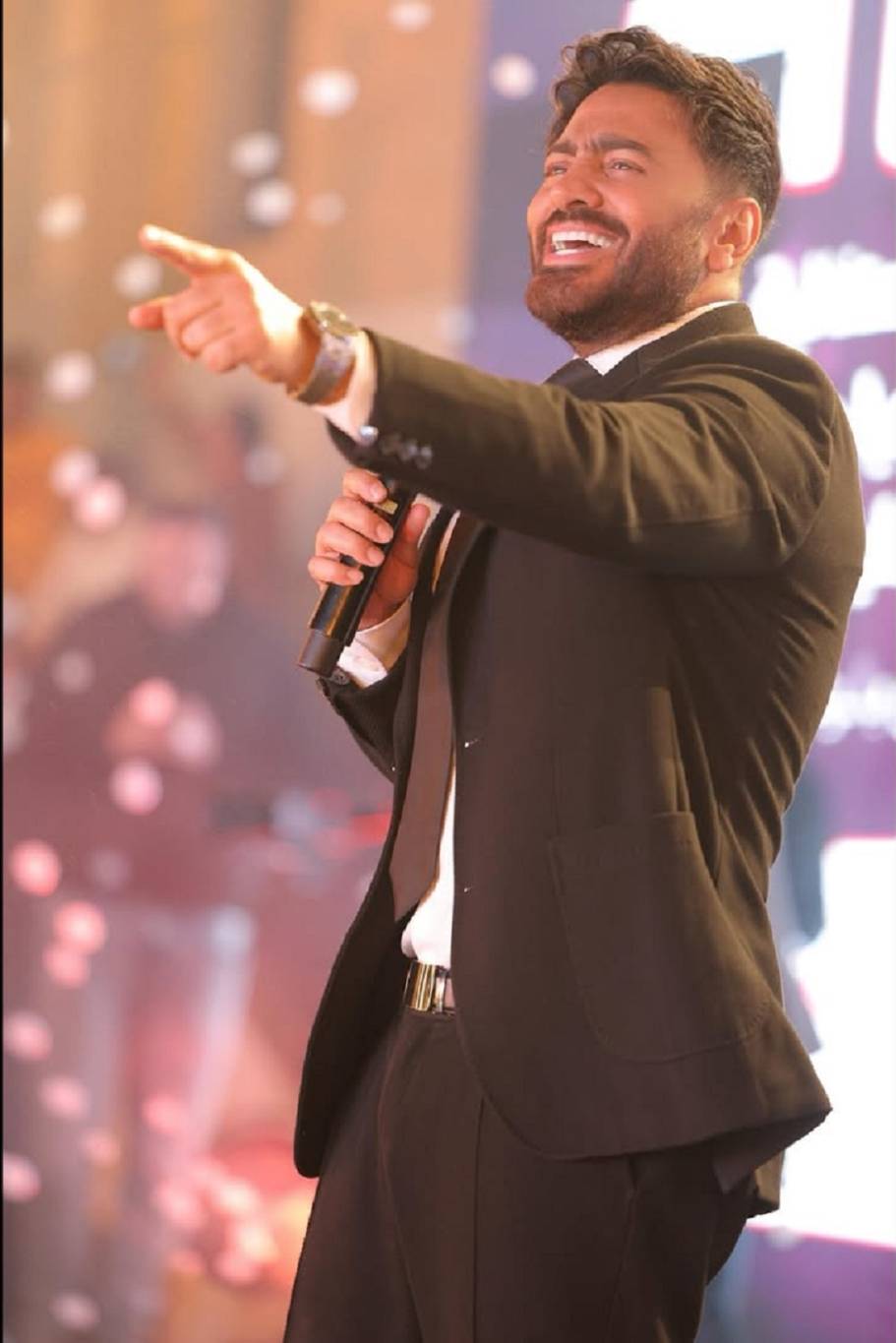 مخرجة فيلم تامر حسني تهاجم ناقداً فنياً بسبب تصريحاته عن الفيلم