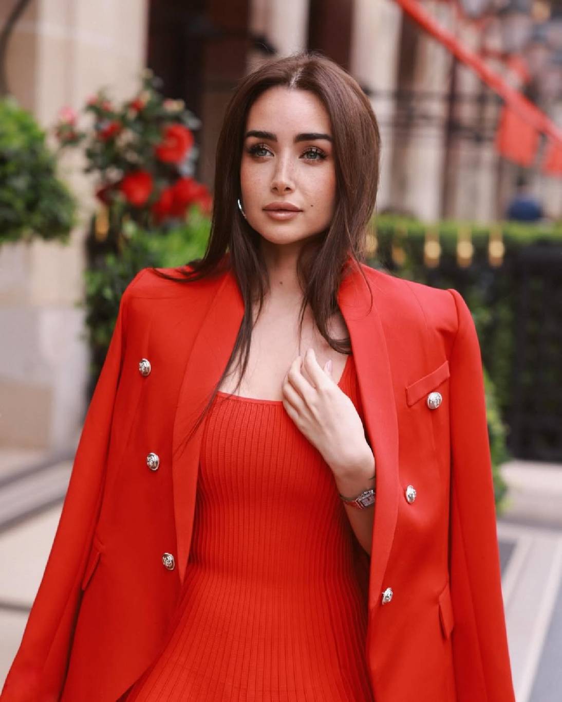 هنا الزاهد تردّ على تامر حسني