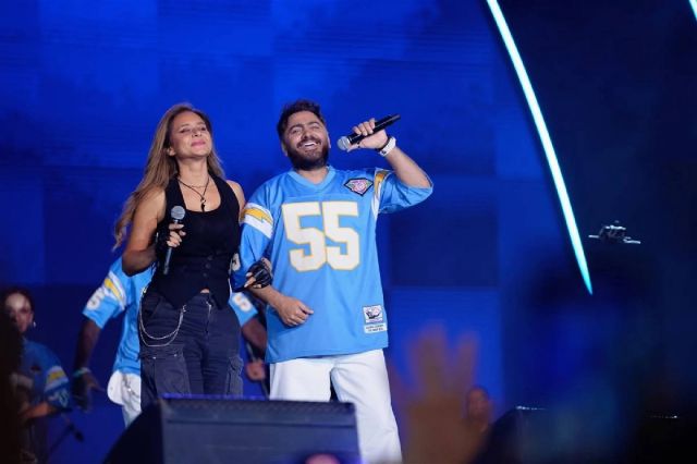 تامر حسني ونيللي كريم على المسرح