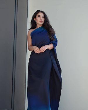هيا مرعشلي ساحرة في يوم ميلادها