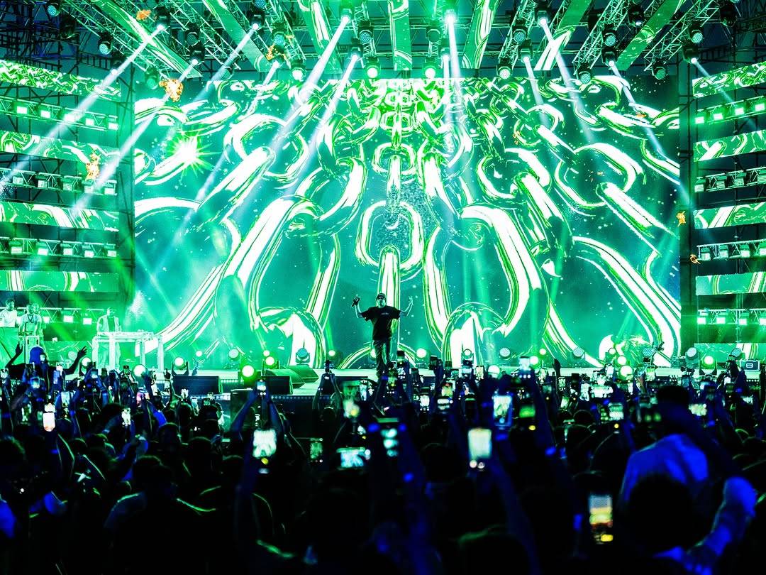 رابر مصري يحتفل بزفافه بعيداً من الإعلام