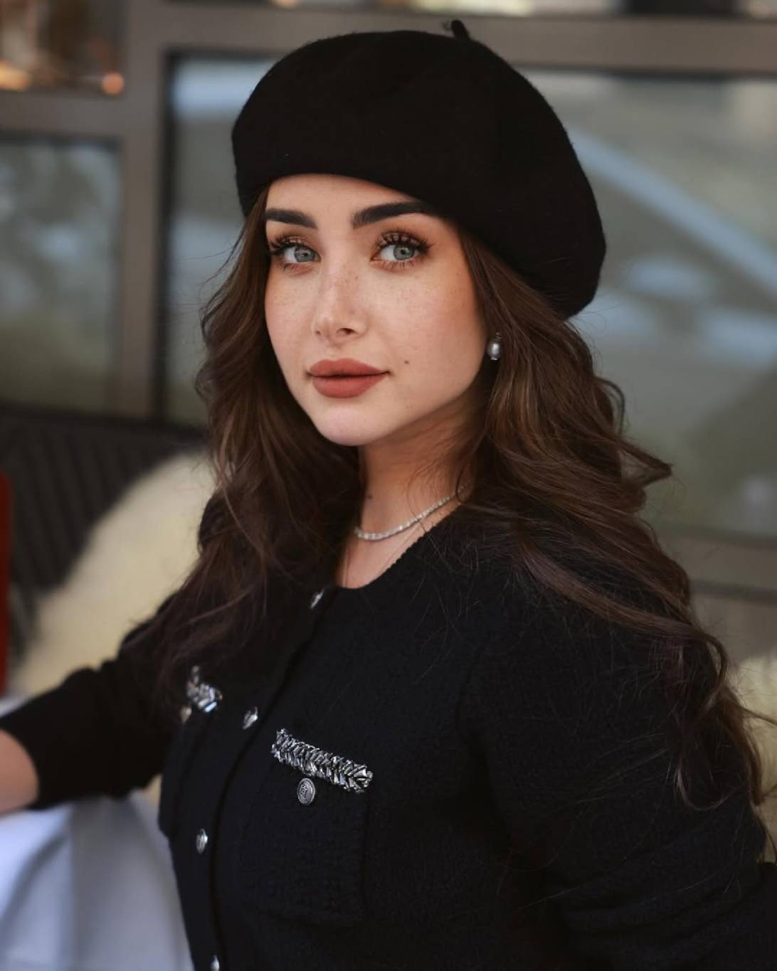 هنا الزاهد تمازح تامر حسني بصورة من 