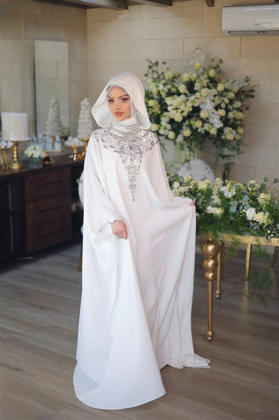 إطلالة عبير الصغير في يوم خطوبتها: أنوثة راقية بطابع مَلكي (فيديو)