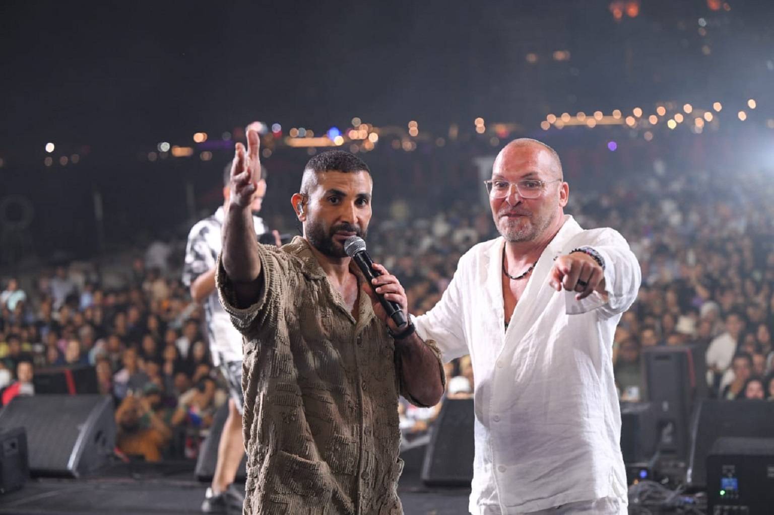 أحمد سعد مع ياسر الحريري منظّم الحفل أحمد سعد مع ياسر الحريري منظّم الحفل