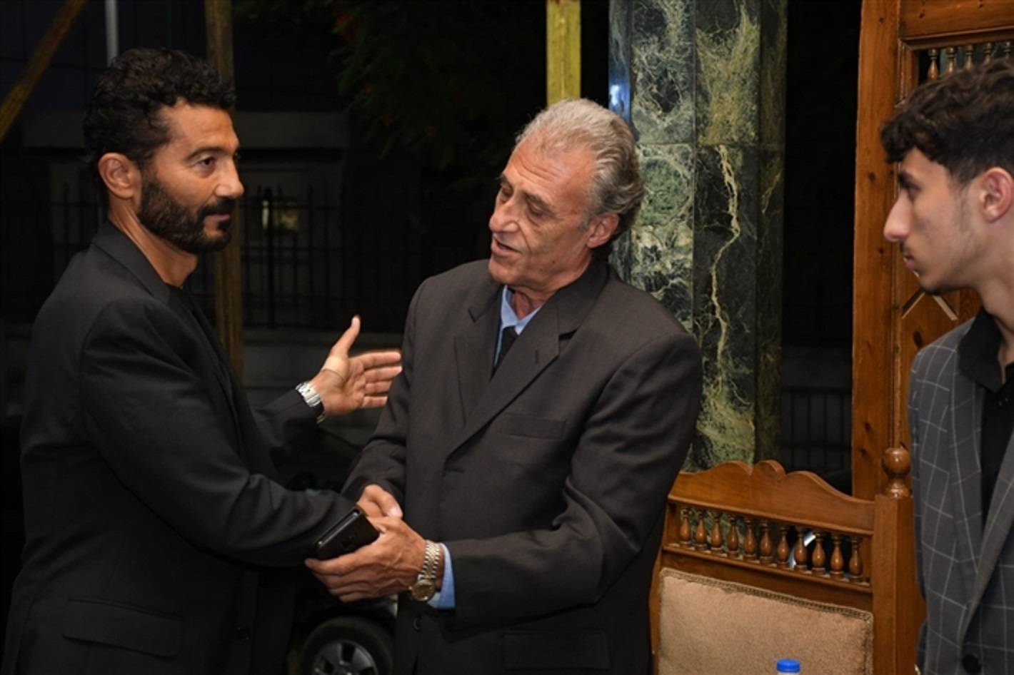 خالد النبوي يقدم واجب العزاء