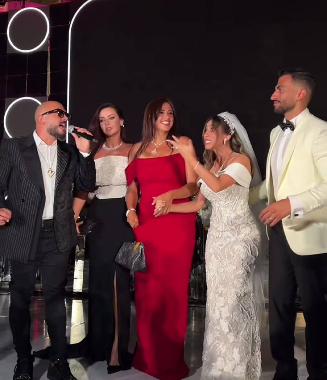 ياسمين عبد العزيز مع رضوى الشربيني ومحمود العسيلي في زفاف منة القيعي ياسمين عبد العزيز مع رضوى الشربيني ومحمود العسيلي في زفاف منة القيعي