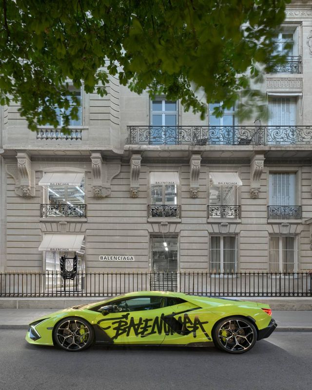 BALENCIAGA ART IN STORES YNGVE HOLEN PARIS WINDOW