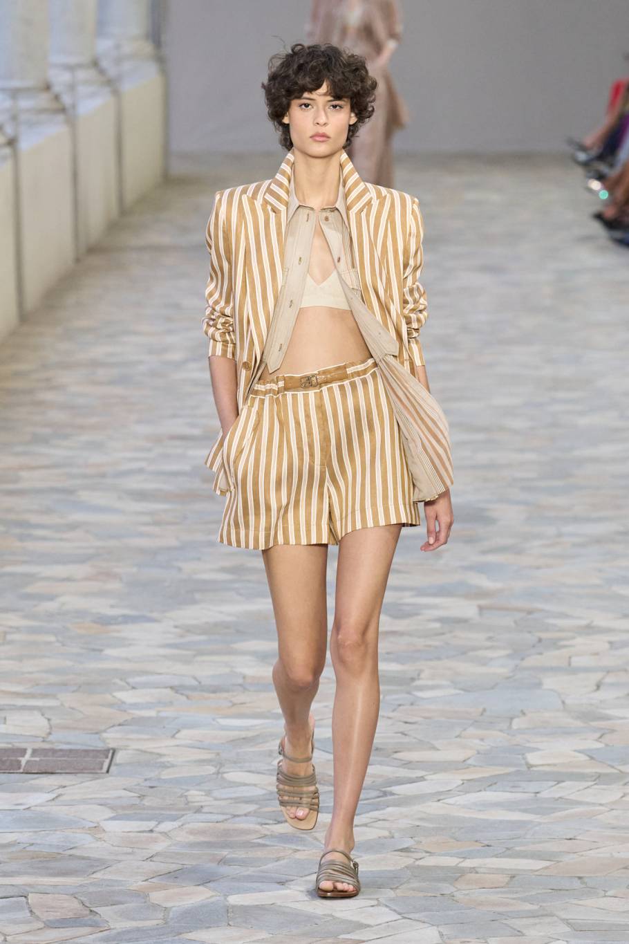 ألبيرتا فيريتي Alberta Ferretti ألبيرتا فيريتي Alberta Ferretti