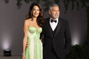 أمل كلوني تعتمد هذه الصيحة لشعرها وتغيّر شكلها (صور)