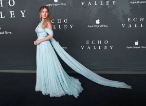 سيدني سويني بفستانيها المتتاليين من Miu Miu تُثبت أن الأضداد تجذب بعضها