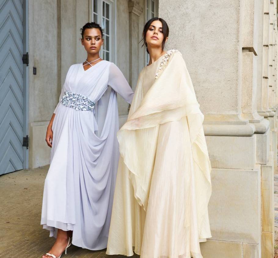 أناقة العطلات... موضة مفعمة بالحياة والأنوثة