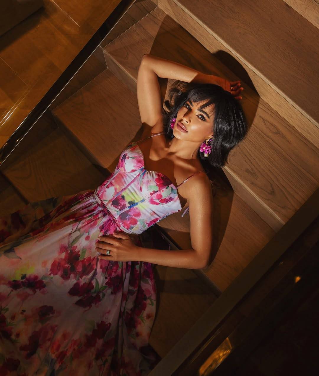 مهيرة عبد العزيز تتألق بفستان ملفت في عيد الأضحى برفقة ابنتها