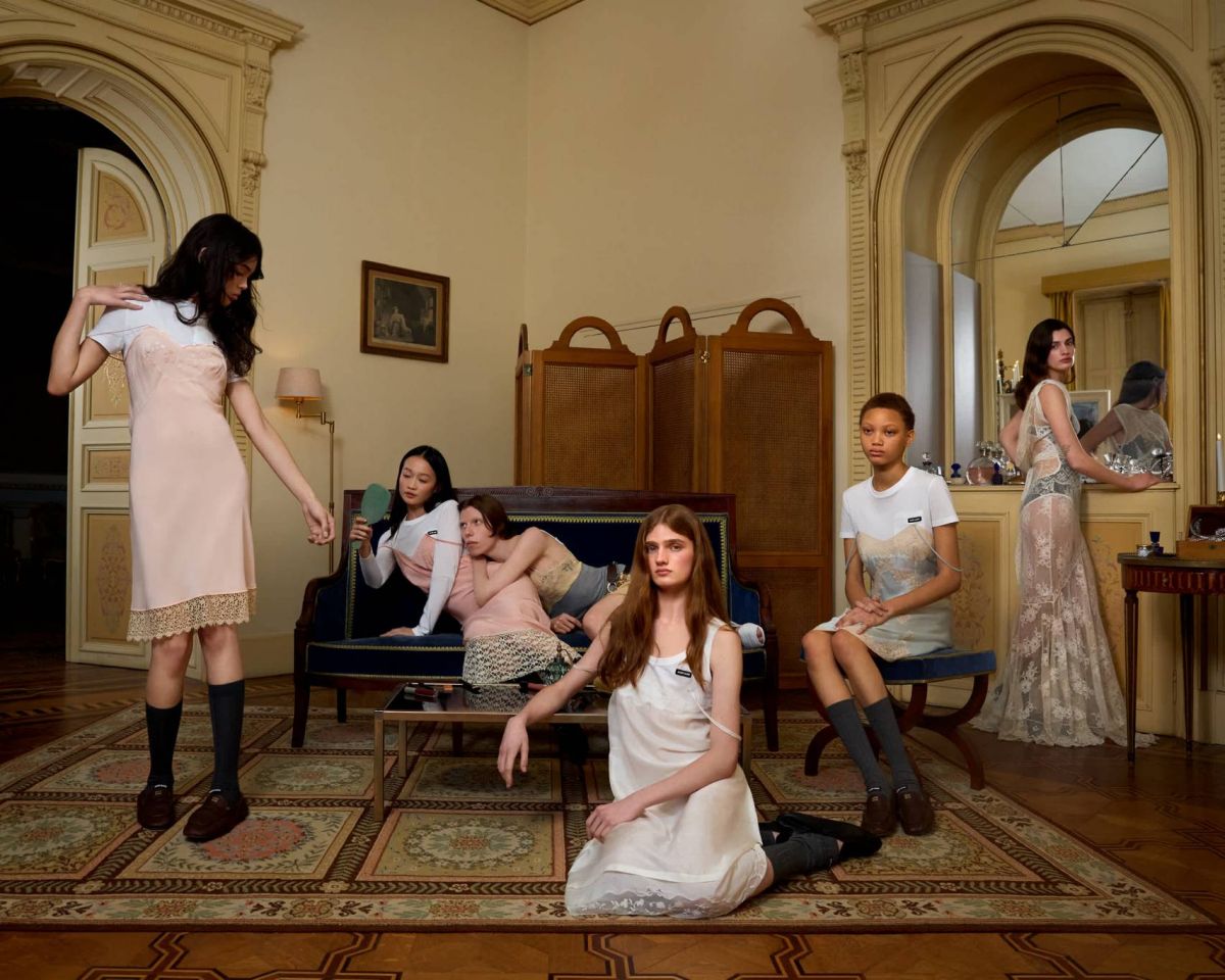 مشروع Miu Miu Upcycled الجديد.. إعادة الحياة للأزياء القديمة