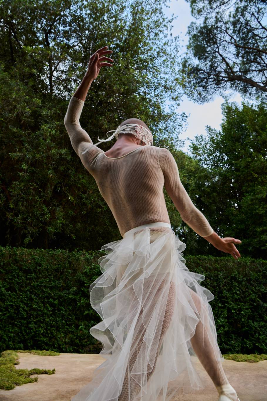 SCENOGRAPHY © ADRIEN DIRAND © FONDAZIONE TORLONIA @IMREVANOPSTAL @MARNEVANOPSTAL @IMREVANOPSTAL-MARNEVANOPSTAL SCENOGRAPHY © ADRIEN DIRAND © FONDAZIONE TORLONIA @IMREVANOPSTAL @MARNEVANOPSTAL @IMREVANOPSTAL-MARNEVANOPSTAL