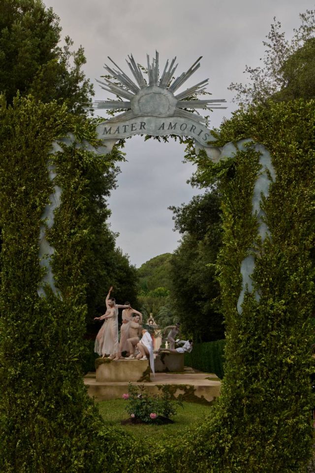 SCENOGRAPHY © ADRIEN DIRAND © FONDAZIONE TORLONIA @IMREVANOPSTAL @MARNEVANOPSTAL @IMREVANOPSTAL-MARNEVANOPSTAL