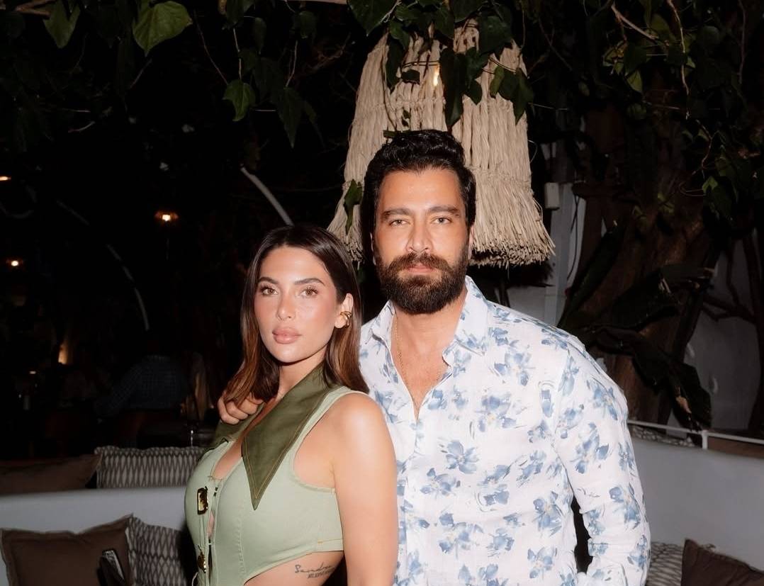 معتصم النهار يستمتع بوقته مع زوجته على جزيرة (فيديو)