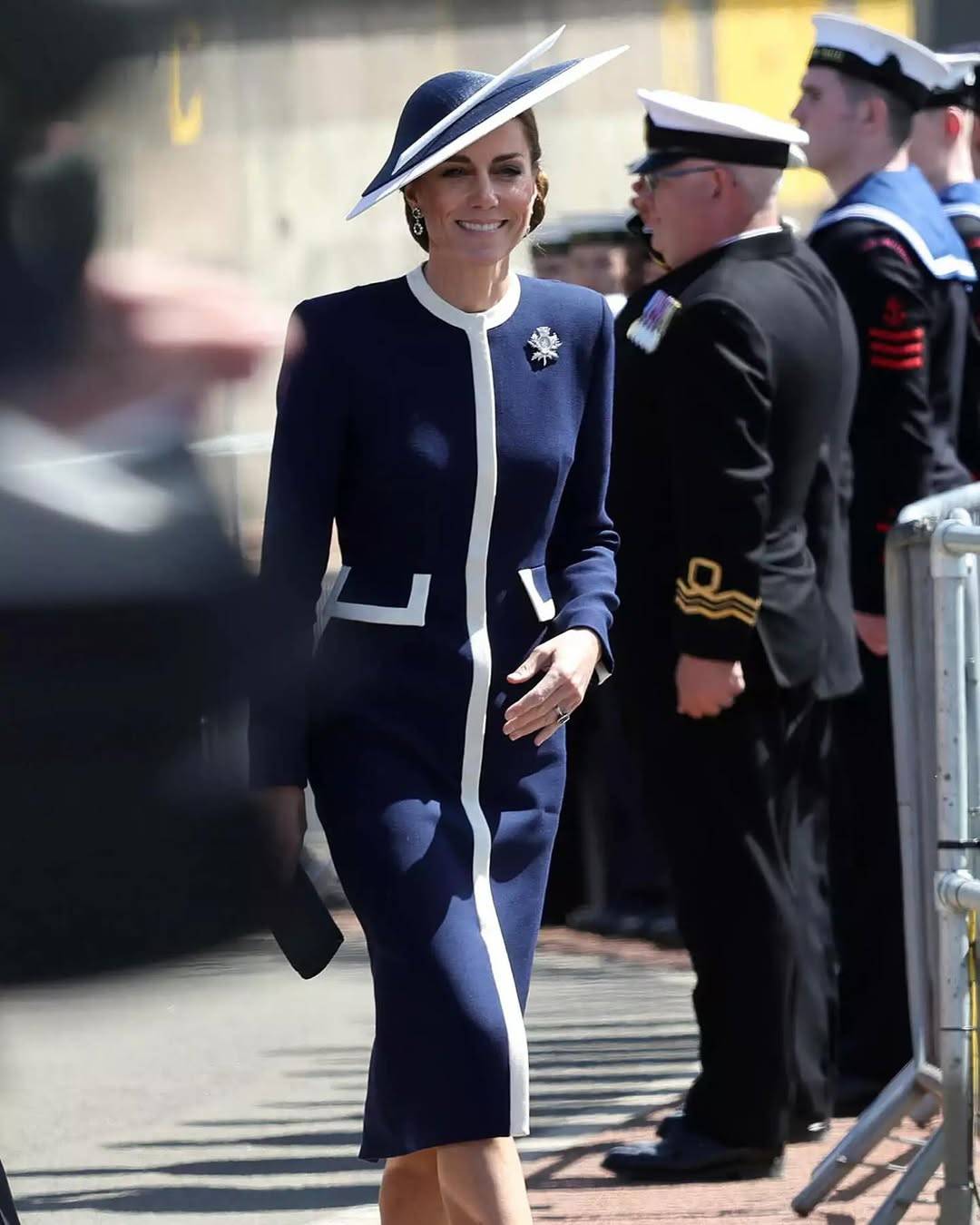 رسائل ملكية في إطلالة كيت ميدلتون خلال إطلاق سفينة HMS Glasgow