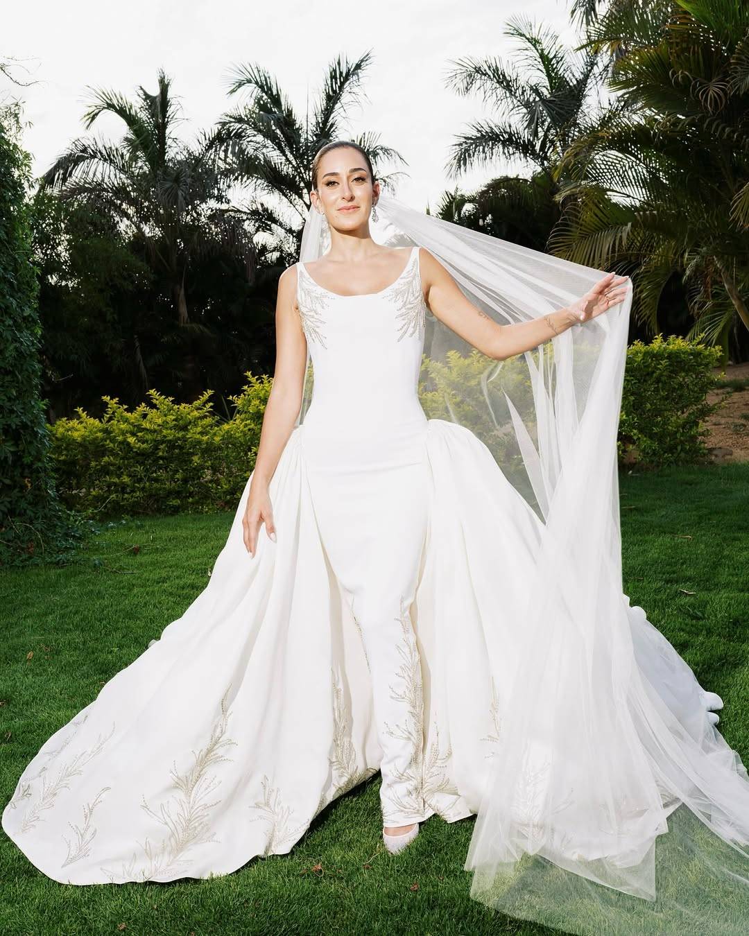 تفاصيل فستان زفاف أمينة خليل: أناقة ناعمة تفيض بالرقي والبساطة