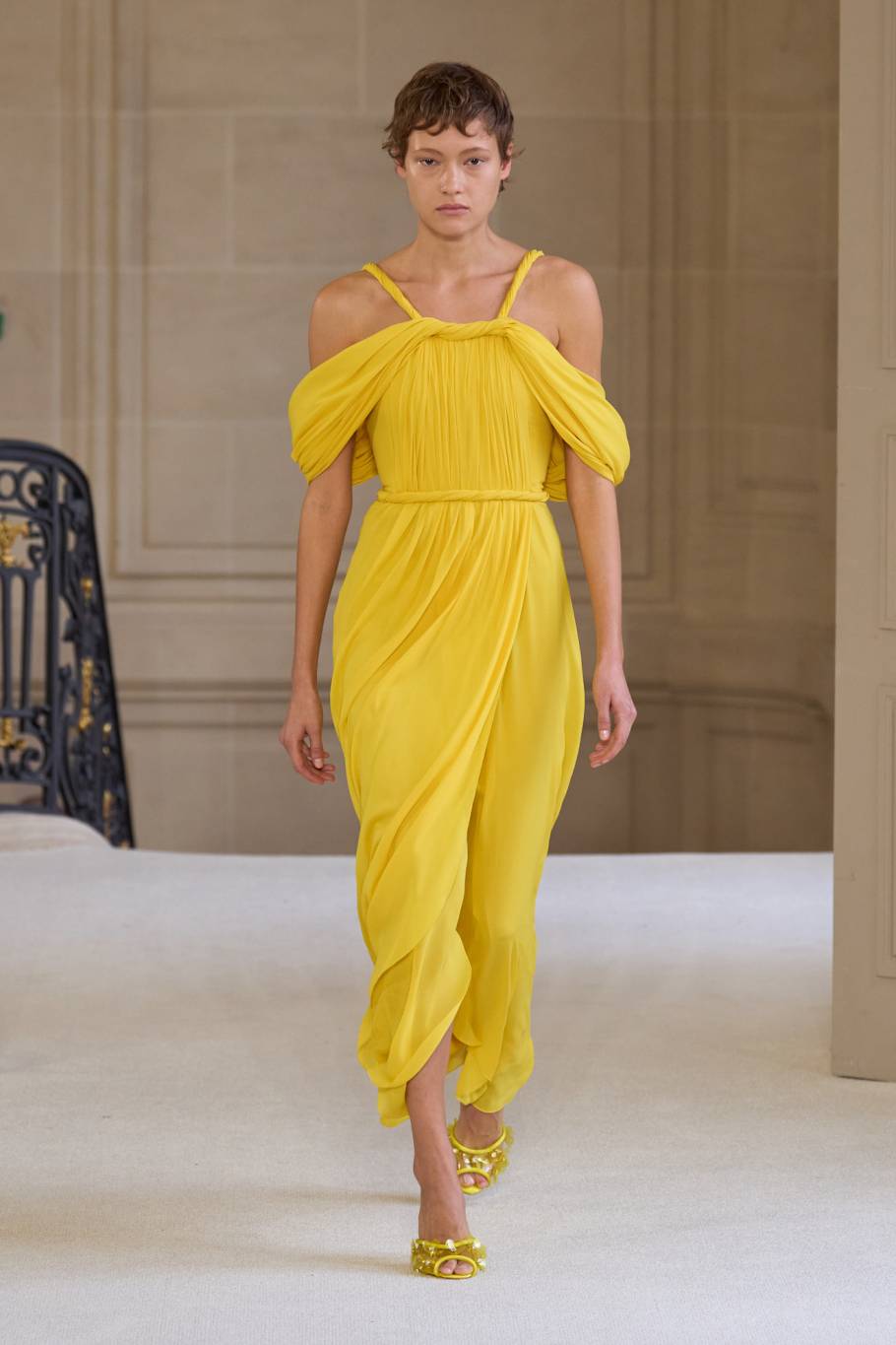 جيامباتيستا فاللي Giambattista Valli جيامباتيستا فاللي Giambattista Valli