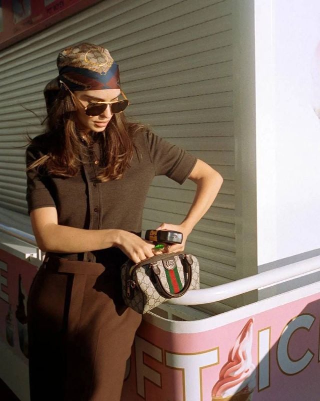 الاحتفال بشعار GUCCI الأيقوني مع إميلي راتاجكوفسكي: هوس GG