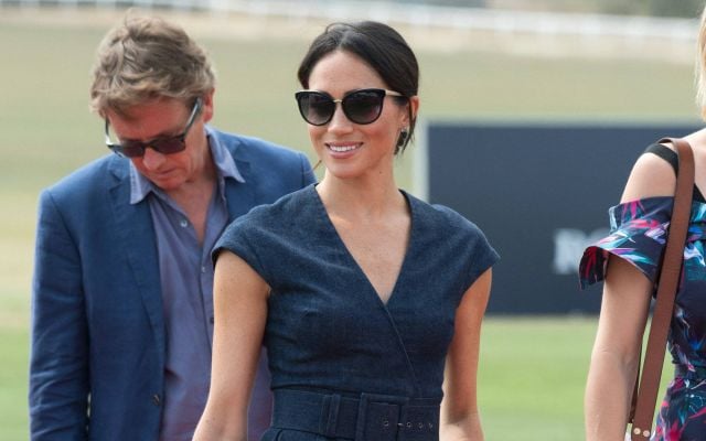 ميغان ماركل بإطلالة عصرية بعيداً من الرسمية 