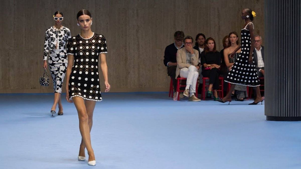 الفساتين القصيرة ذات الأسلوب العصري: لمسة صيفية أنيقة لكل امرأة