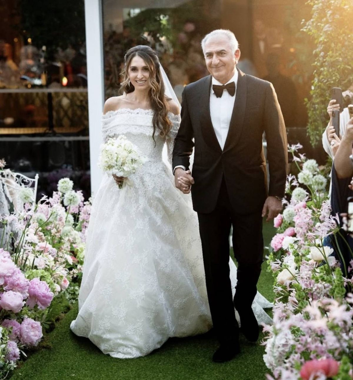 فستان زفاف حفيدة شاه إيران بتوقيع إيلي صعب