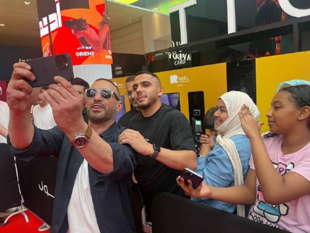أحمد السقا يحتفل بفيلمه في دبي بعرض أكشن (فيديو)
