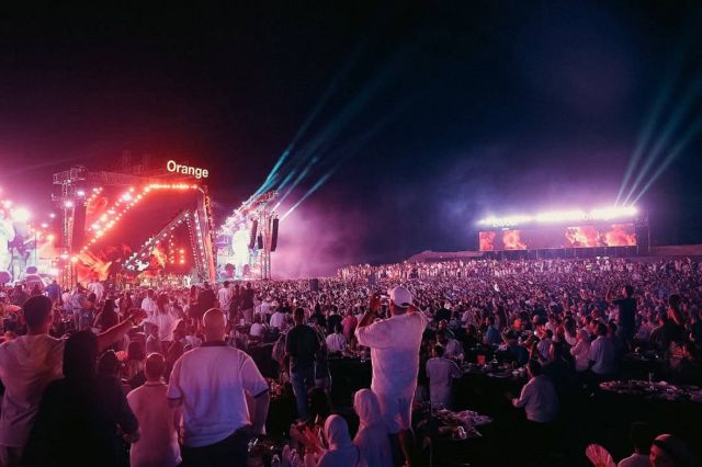 جمهور حفل عمرو دياب كامل العدد