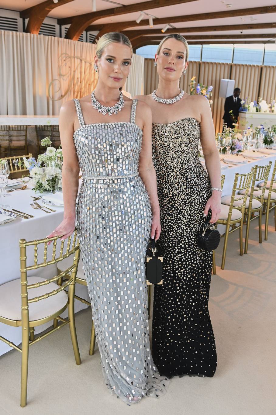 ابنتا شقيقة الأميرة ديانا التوأم تتألقان بأكثر من 150 قيراطاً من الماس في حفل Tiffany & Co