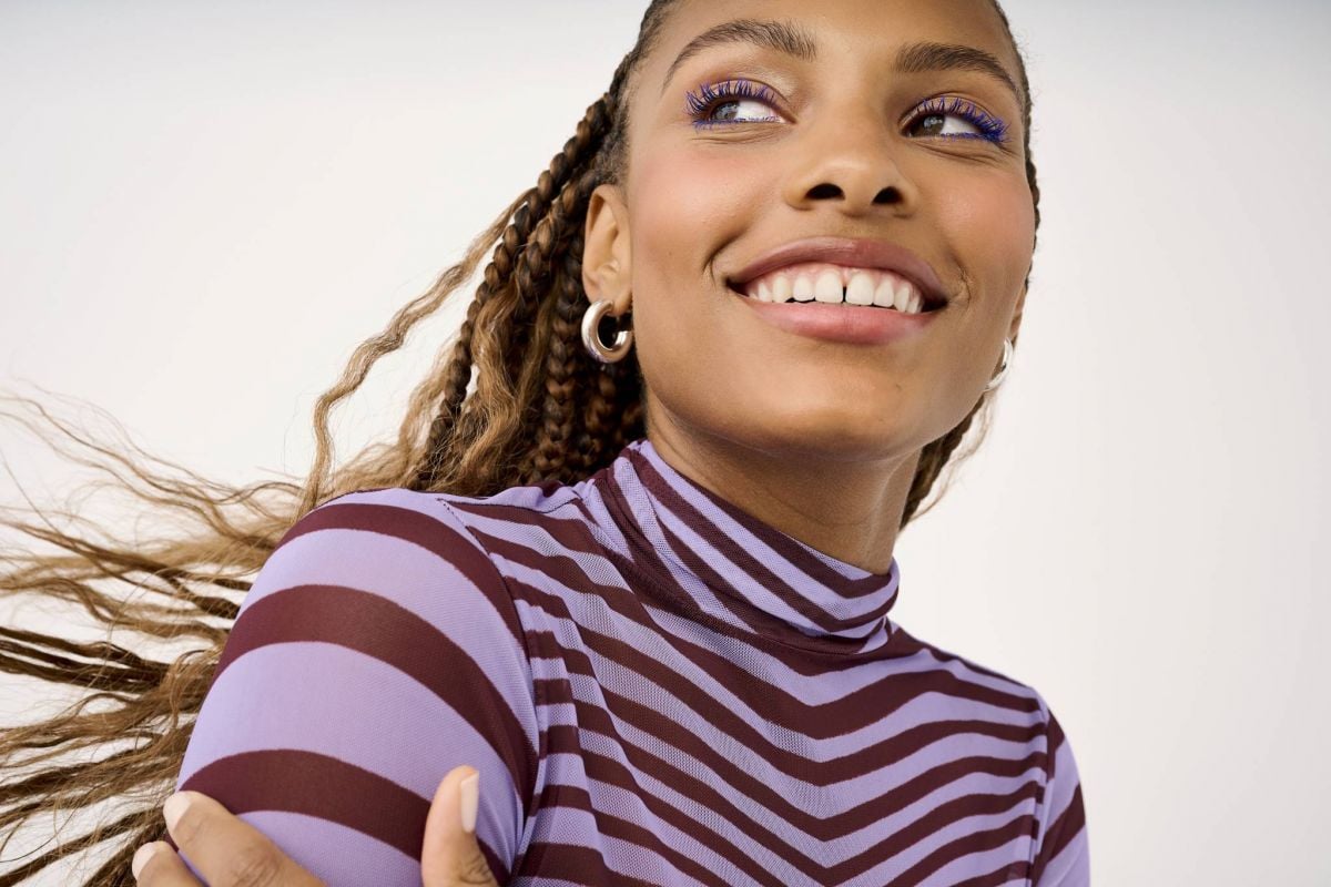 استعدّي لمظهر صيفي رائع مع ماسكار اBADgal BANG! باللون الأزرق القوي من 