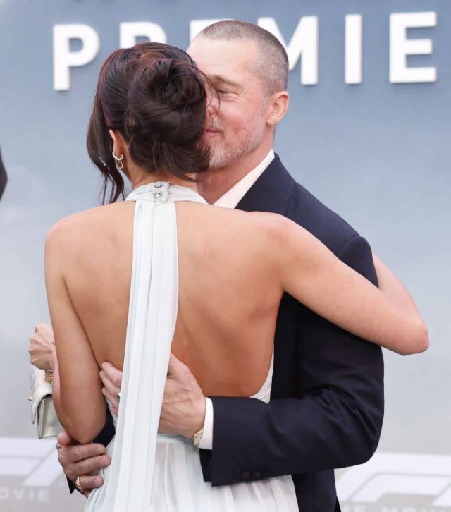 براد بيت وإينيس دي رامون 