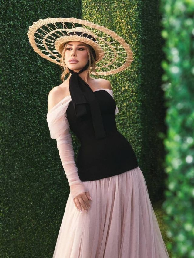 نجوى كرم تتألق بإطلالة خارجة عن المألوف