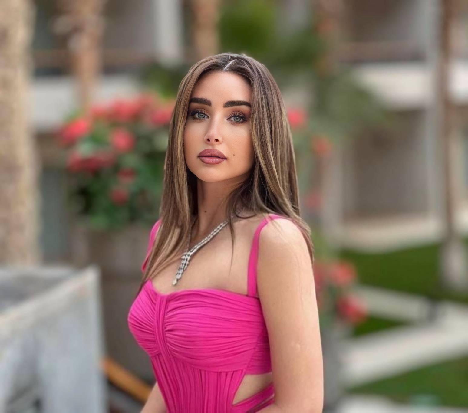 هنا الزاهد هنا الزاهد