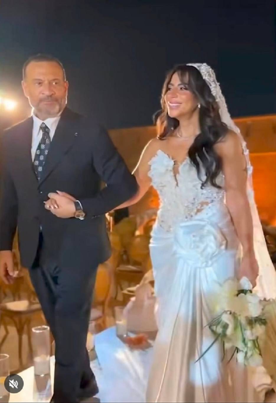 ماجد المصري يبكي في زفاف ابنته الكبرى (فيديو)