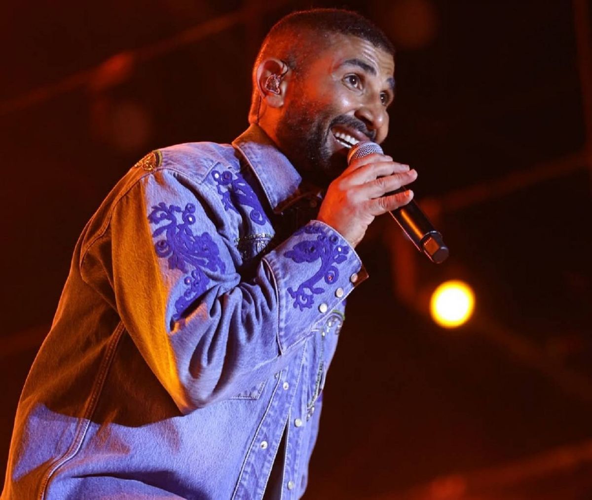 أحمد سعد يعلن عن طرح ألبومه الجديد وشقيقه يعلّق