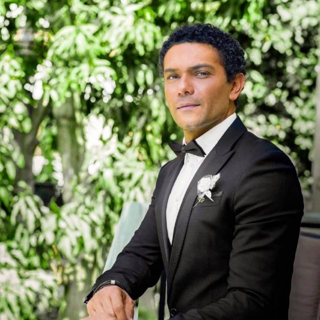 آسر ياسين يكشف علاقته بعائلته ومعاناته معهم (فيديو)