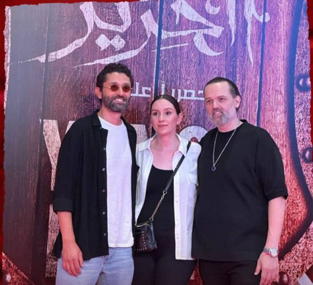 كريم محمود عبد العزيز مع شقيقه وزوجته في العرض الخاص