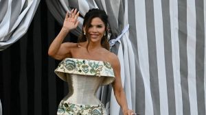 العروس لورين سانشيز في حفل استقبال زفاف 2025 تتألق بتصميم Schiaparelli