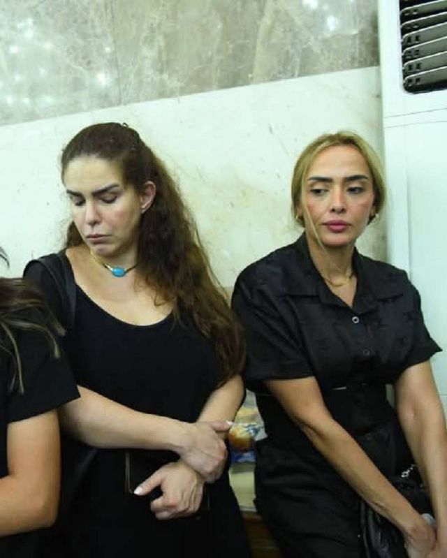 دنيا عبد العزيز في العزاء