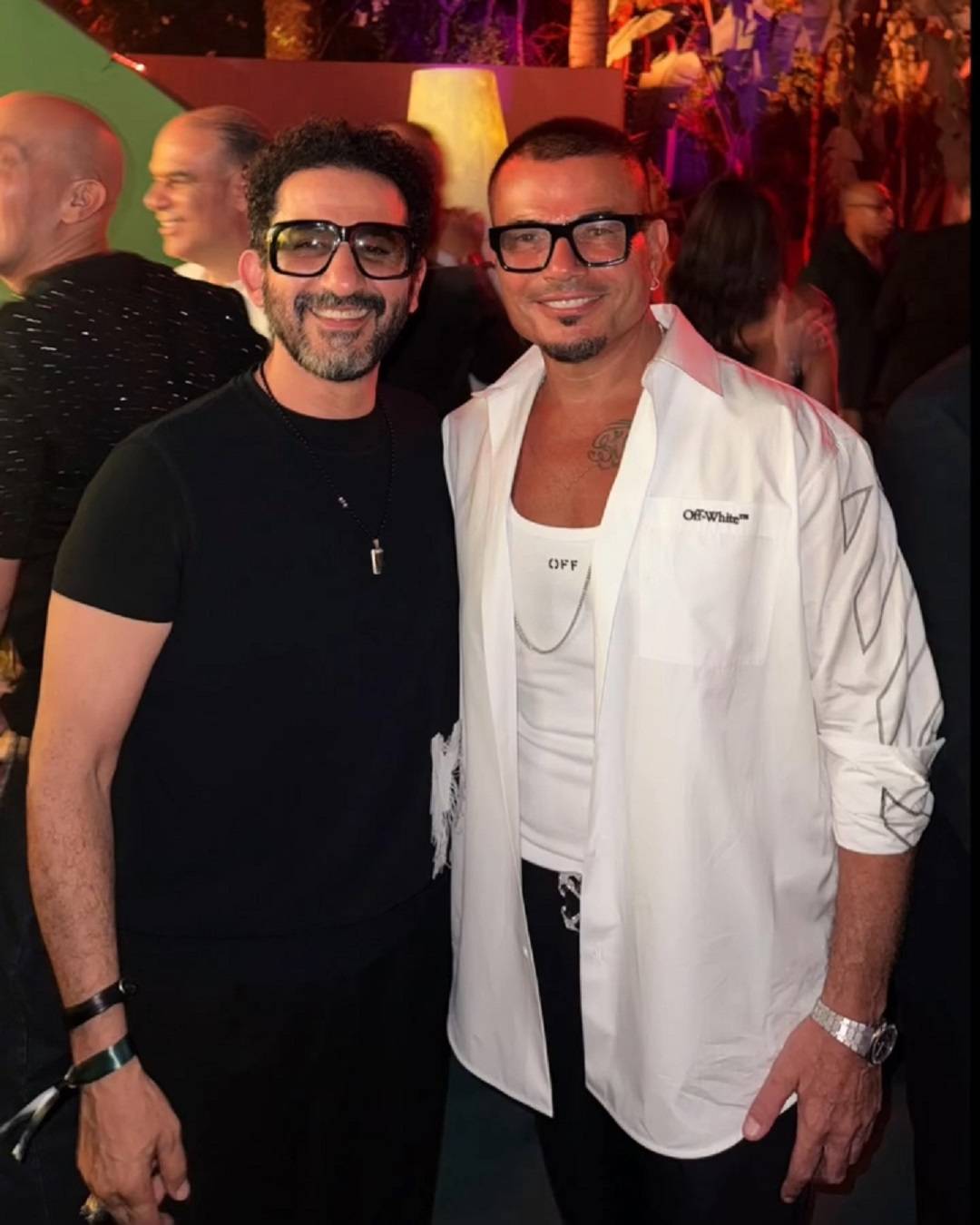 أحمد حلمي يوقف عرض مسرحيته بسبب عمرو دياب والأخير يعلق (فيديو)