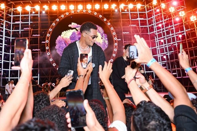 محمد رمضان يسخر من أحمد الفيشاوي في حفله بالساحل الشمالي (فيديو وصور)