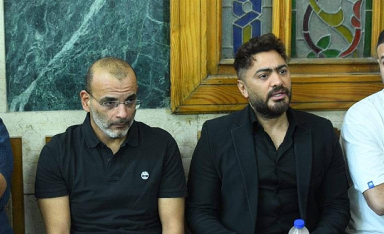 تامر حسني وأيمن بهجت قمر في العزاء