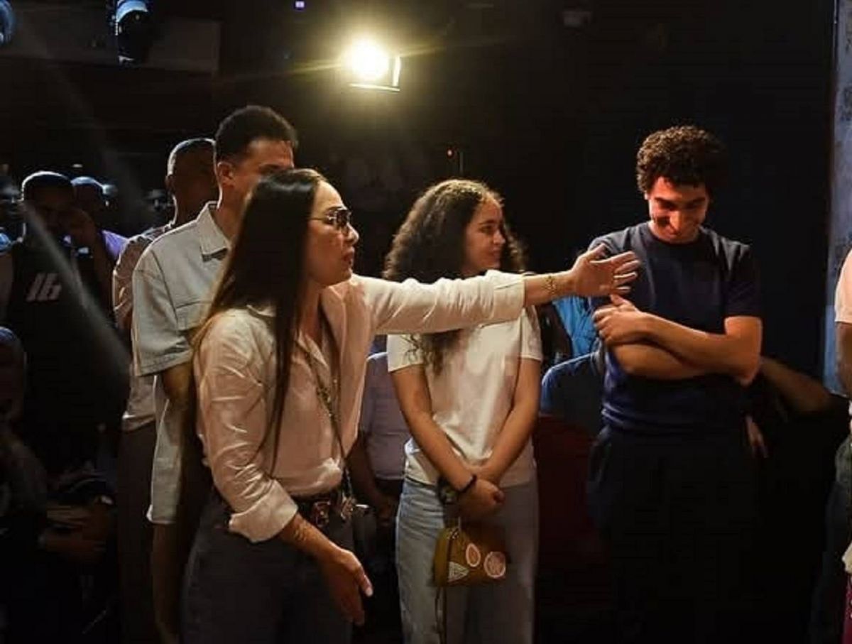 شريهان تدعم أبطال عرض مسرحي للشباب في ظهور خاص (صور)